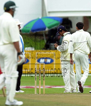 Image Id : 48557 <span>Date : 2001-11-19 <span>Category : Sport</span>
