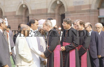 Image Id : 1021040 <span>Date : 1984-11-04 <span>Category : Politics</span>
