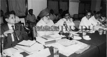 Image Id : 1336857 <span>Date : 1986-02-25 <span>Category : Politics</span>
