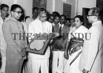 Image Id : 1350161 <span>Date : 1958-03-29 <span>Category : Economy Business and Finance</span>