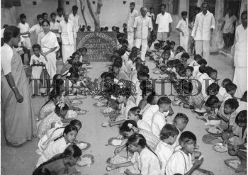 Image Id : 1362632 <span>Date : 1961-06-25 <span>Category : Society</span>