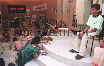 Image Id : 1549335 <span>Date : 2003-08-15 <span>Category : Arts Culture and Entertainment</span>