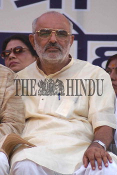 Image Id : 1753991 <span>Date : 2003-10-01 <span>Category : Politics</span>