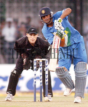 Image Id : 1909180 <span>Date : 2003-11-06 <span>Category : Sport</span>