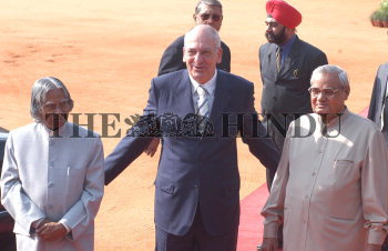 Image Id : 1925363 <span>Date : 2003-11-10 <span>Category : Politics</span>