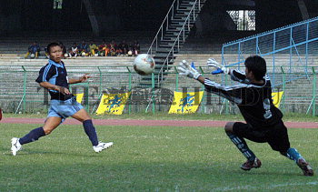 Image Id : 2016831 <span>Date : 2003-12-01 <span>Category : Sport</span>