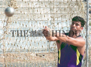 Image Id : 2105917 <span>Date : 2003-12-22 <span>Category : Sport</span>