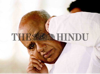 Image Id : 2138232 <span>Date : 2003-12-30 <span>Category : Politics</span>