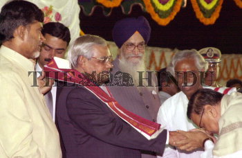 Image Id : 2186837 <span>Date : 2004-01-10 <span>Category : Politics</span>