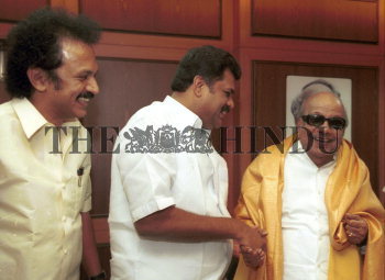 Image Id : 2202662 <span>Date : 2004-01-14 <span>Category : Politics</span>