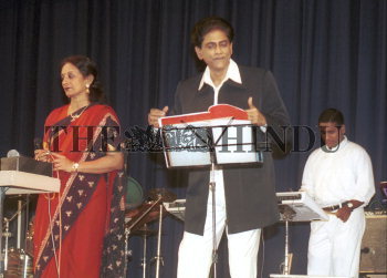 Singers A V Ramanan And Uma Ramanan Performing At Ananda