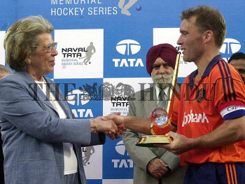 Image Id : 2319426 <span>Date : 2004-02-08 <span>Category : Sport</span>