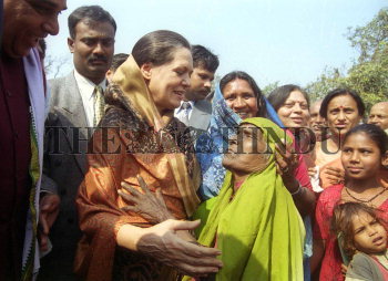 Image Id : 2325180 <span>Date : 2004-02-09 <span>Category : Politics</span>