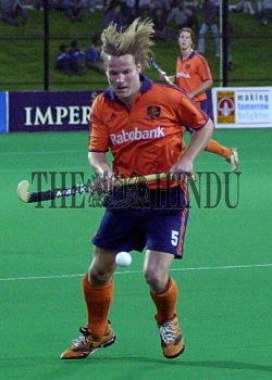 Image Id : 2329515 <span>Date : 2004-02-10 <span>Category : Sport</span>