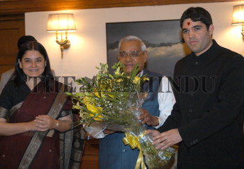 Image Id : 2356863 <span>Date : 2004-02-16 <span>Category : Politics</span>