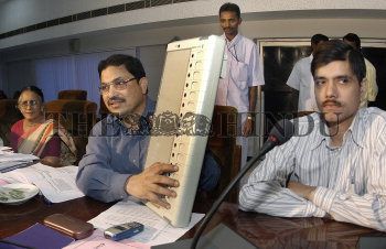 Image Id : 2357347 <span>Date : 2004-02-16 <span>Category : Politics</span>