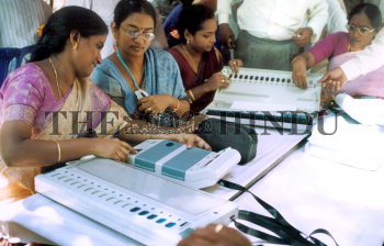 Image Id : 2444266 <span>Date : 2004-03-05 <span>Category : Politics</span>