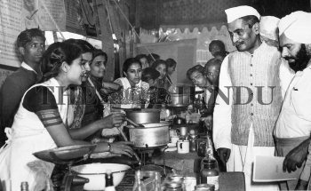 Image Id : 2472478 <span>Date : 1947-03-27 <span>Category : Politics</span>