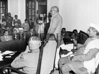 Image Id : 2472644 <span>Date : 1950-01-11 <span>Category : Politics</span>