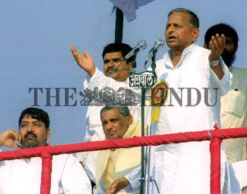 Image Id : 2506732 <span>Date : 2004-03-17 <span>Category : Politics</span>