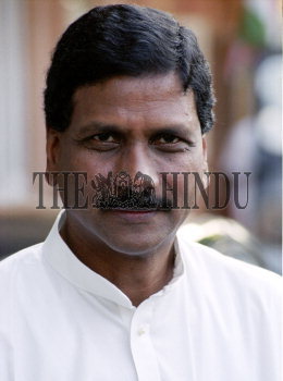 Image Id : 2506847 <span>Date : 2004-03-17 <span>Category : Politics</span>
