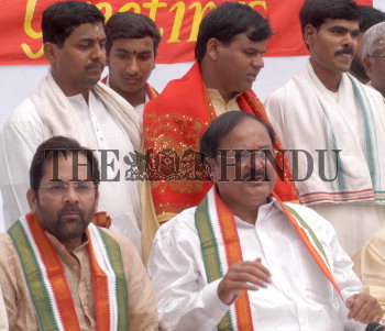 Image Id : 2521589 <span>Date : 2004-03-20 <span>Category : Politics</span>