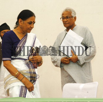 Image Id : 2536567 <span>Date : 2004-03-23 <span>Category : Politics</span>