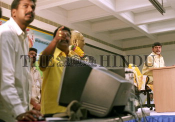 Image Id : 2546632 <span>Date : 2004-03-25 <span>Category : Politics</span>