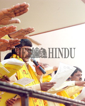 Image Id : 2552669 <span>Date : 2004-03-26 <span>Category : Politics</span>