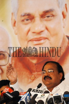 Image Id : 2570366 <span>Date : 2004-03-30 <span>Category : Politics</span>
