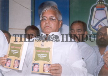 Image Id : 2581926 <span>Date : 2004-04-01 <span>Category : Politics</span>