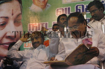 Image Id : 2594455 <span>Date : 2004-04-01 <span>Category : Politics</span>