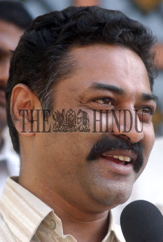 Image Id : 2644405 <span>Date : 2004-04-12 <span>Category : Politics</span>