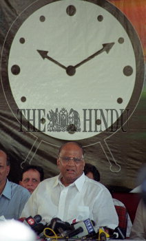 Image Id : 2654586 <span>Date : 2004-04-14 <span>Category : Politics</span>