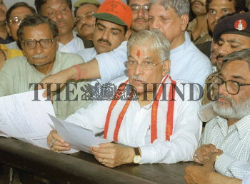 Image Id : 2659338 <span>Date : 2004-04-15 <span>Category : Politics</span>