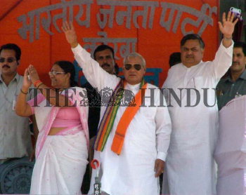Image Id : 2665000 <span>Date : 2004-04-16 <span>Category : Politics</span>