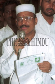 Image Id : 2673177 <span>Date : 2004-04-18 <span>Category : Politics</span>