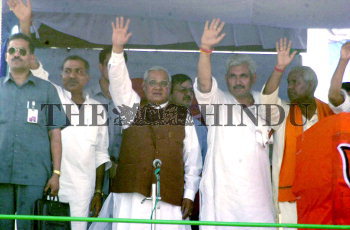 Image Id : 2678980 <span>Date : 2004-04-19 <span>Category : Politics</span>