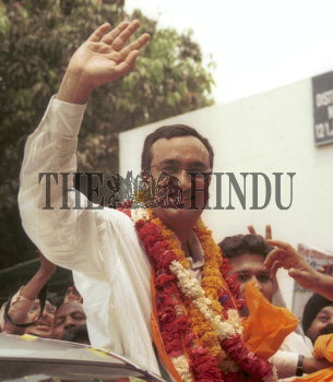 Image Id : 2693185 <span>Date : 2004-04-22 <span>Category : Politics</span>