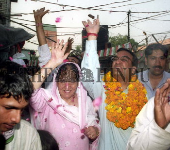 Image Id : 2759275 <span>Date : 2004-05-05 <span>Category : Politics</span>
