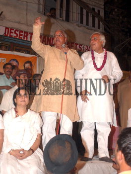 Image Id : 2770438 <span>Date : 2004-05-07 <span>Category : Politics</span>