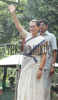 Image Id : 2807206 <span>Date : 2004-05-14 <span>Category : Politics</span>