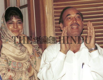 Image Id : 2823226 <span>Date : 2004-05-16 <span>Category : Politics</span>