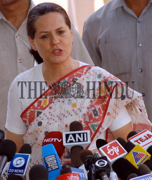 Image Id : 2827254 <span>Date : 2004-05-18 <span>Category : Politics</span>