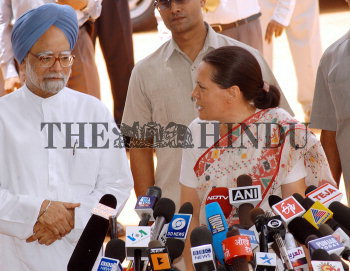 Image Id : 2827255 <span>Date : 2004-05-18 <span>Category : Politics</span>
