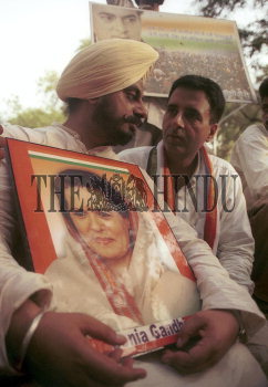 Image Id : 2828617 <span>Date : 2004-05-18 <span>Category : Politics</span>