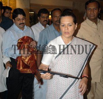 Image Id : 2832780 <span>Date : 2004-05-19 <span>Category : Politics</span>