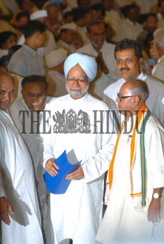 Image Id : 2833392 <span>Date : 2004-05-17 <span>Category : Politics</span>