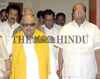 Image Id : 2866032 <span>Date : 2004-05-25 <span>Category : Politics</span>