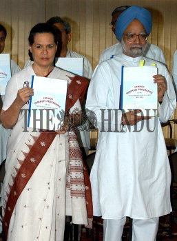 Image Id : 2875804 <span>Date : 2004-05-27 <span>Category : Politics</span>